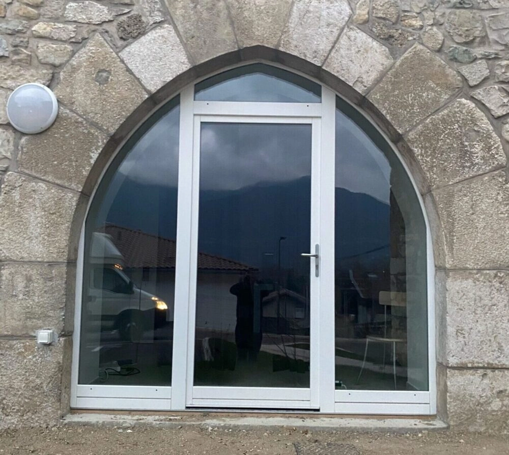 Menuiserie de forme ogive